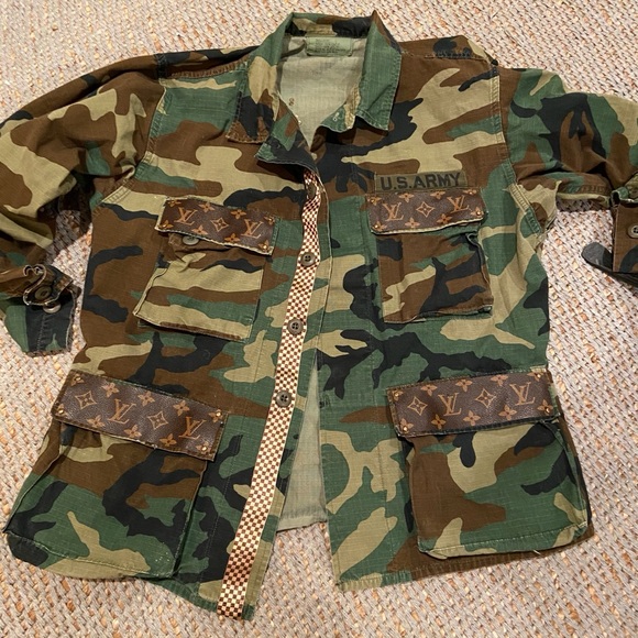 Inspired Camo jackets. PERFECT for Christmas 🎄 - Picture 4 of 8